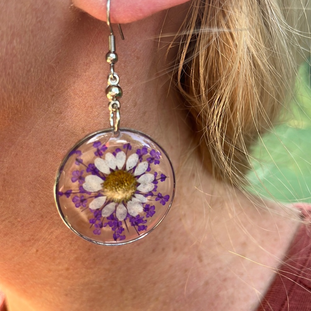 New Handmade Dried and Pressed Flower Resin Disk Earrings - Picture 10 of 17